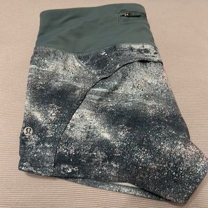Lululemon Speed Up Short… size 6